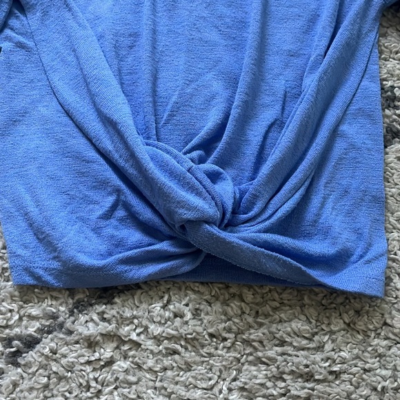 Wilfred Free Knot Front Crop Tee in Baby Blue - Size Small. - Picture 3 of 6